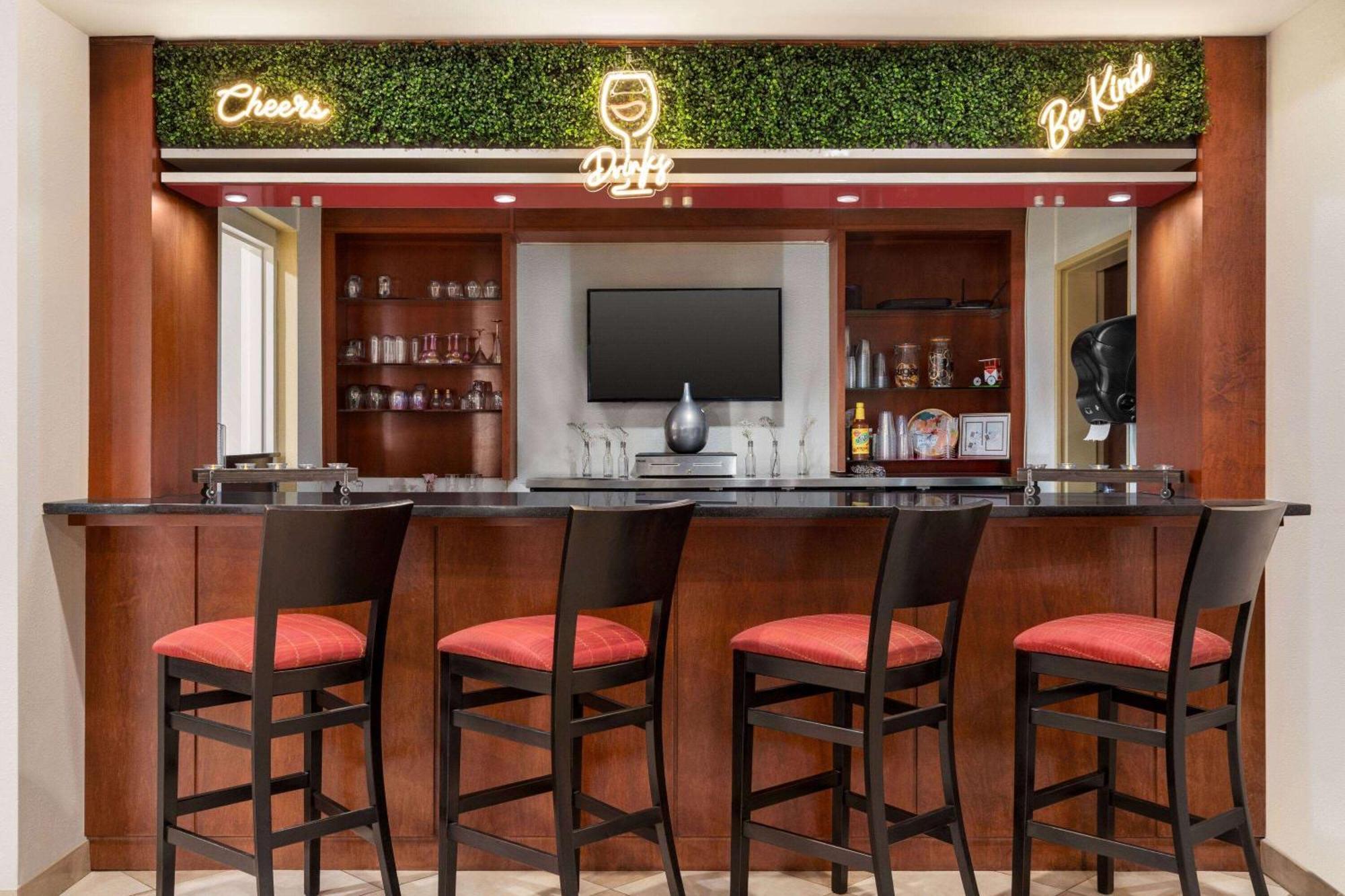 Wyndham Garden Hotel 3*